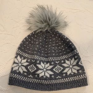 Loft beanie with Pom Pom